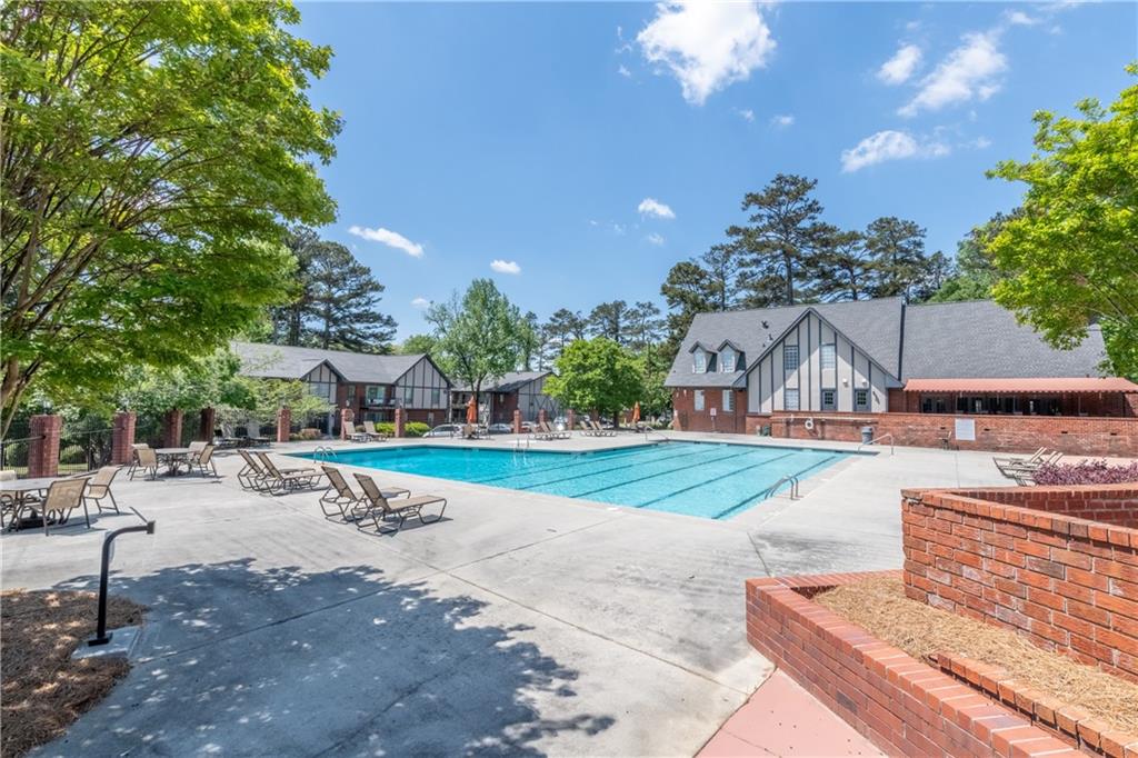 6851 Roswell Road Unit Q-30, Sandy Springs, Georgia 30328, 3 Bedrooms Bedrooms, ,2 BathroomsBathrooms,Residential,Sold,6851 Roswell Road Unit Q-30,7260291