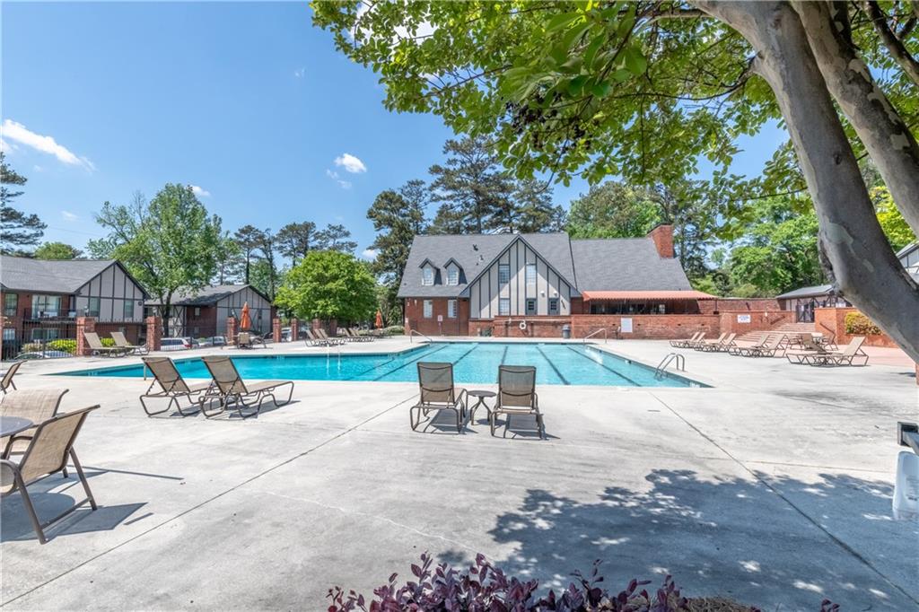 6851 Roswell Road Unit Q-30, Sandy Springs, Georgia 30328, 3 Bedrooms Bedrooms, ,2 BathroomsBathrooms,Residential,Sold,6851 Roswell Road Unit Q-30,7260291