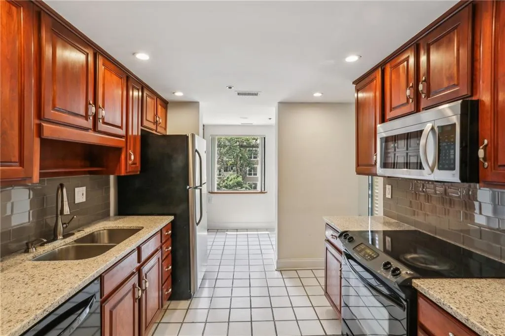 1130 Piedmont Avenue Ne Unit 402, Atlanta, Georgia 30309, 2 Bedrooms Bedrooms, ,2 BathroomsBathrooms,Residential,For Sale,1130 Piedmont Avenue Ne Unit 402,7591607