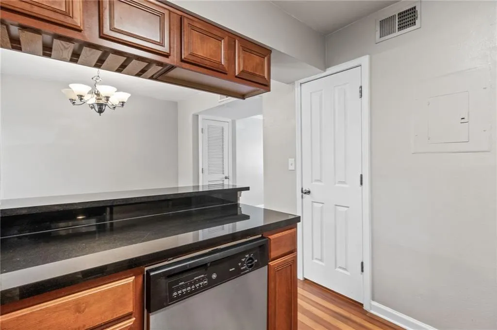 6940 Roswell Road Unit 9f, Sandy Springs, Georgia 30328, 2 Bedrooms Bedrooms, ,1 BathroomBathrooms,Residential,Sold,6940 Roswell Road Unit 9f,7229924