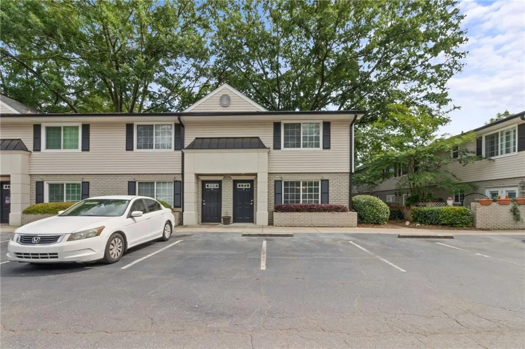 6940 Roswell Road Unit 9f, Sandy Springs, Georgia 30328, 2 Bedrooms Bedrooms, ,1 BathroomBathrooms,Residential,Sold,6940 Roswell Road Unit 9f,7229924