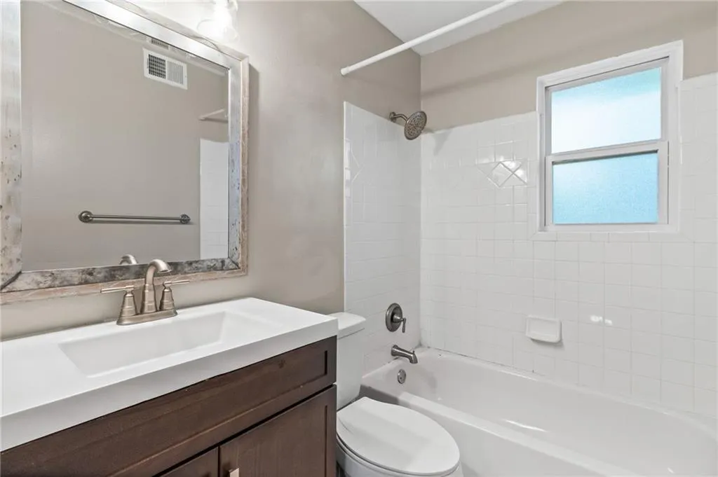 6940 Roswell Road Unit 9f, Sandy Springs, Georgia 30328, 2 Bedrooms Bedrooms, ,1 BathroomBathrooms,Residential,Sold,6940 Roswell Road Unit 9f,7229924
