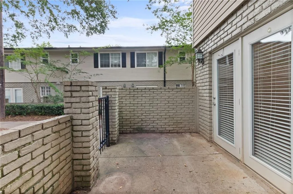 6940 Roswell Road Unit 9f, Sandy Springs, Georgia 30328, 2 Bedrooms Bedrooms, ,1 BathroomBathrooms,Residential,Sold,6940 Roswell Road Unit 9f,7229924