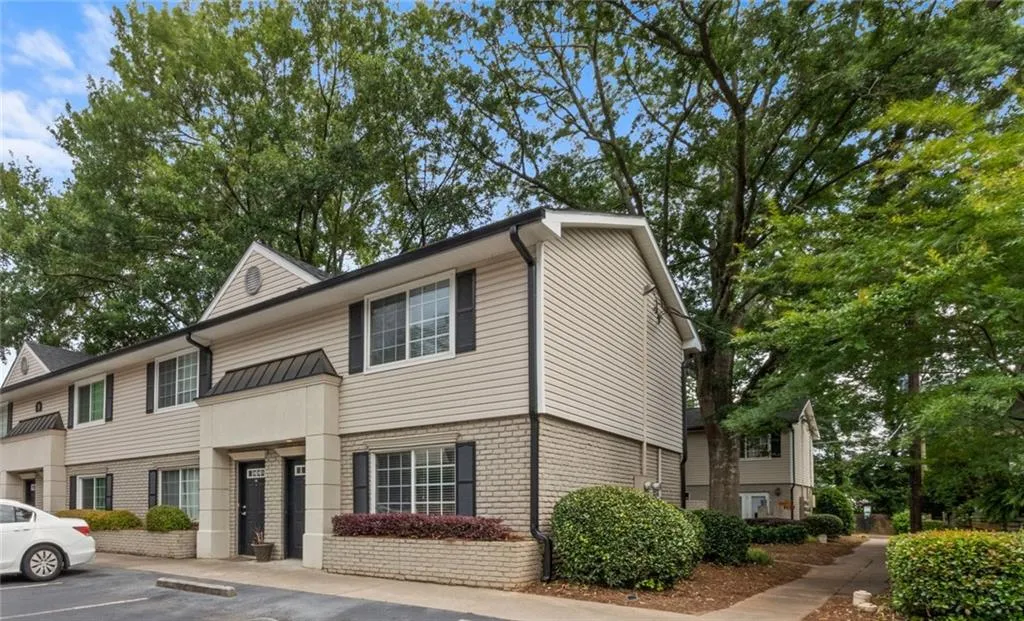 6940 Roswell Road Unit 9f, Sandy Springs, Georgia 30328, 2 Bedrooms Bedrooms, ,1 BathroomBathrooms,Residential,Sold,6940 Roswell Road Unit 9f,7229924