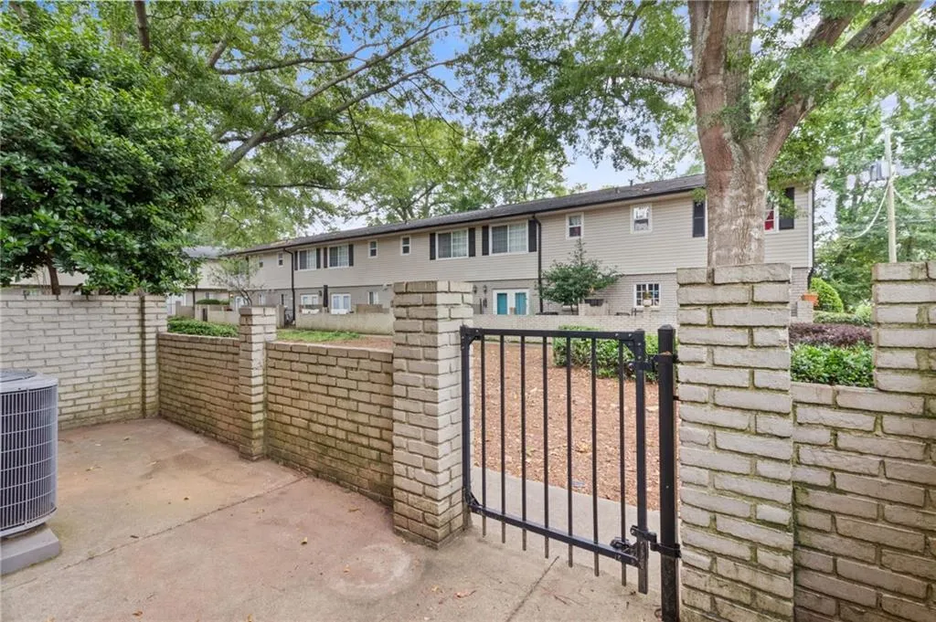 6940 Roswell Road Unit 9f, Sandy Springs, Georgia 30328, 2 Bedrooms Bedrooms, ,1 BathroomBathrooms,Residential,Sold,6940 Roswell Road Unit 9f,7229924