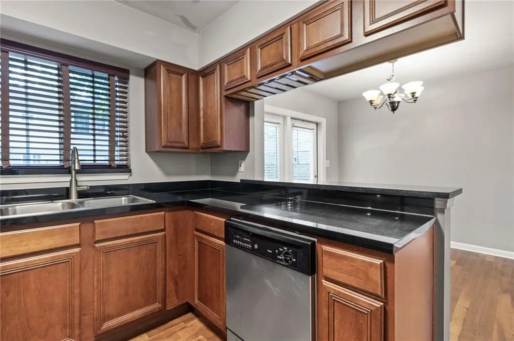 6940 Roswell Road Unit 9f, Sandy Springs, Georgia 30328, 2 Bedrooms Bedrooms, ,1 BathroomBathrooms,Residential,Sold,6940 Roswell Road Unit 9f,7229924