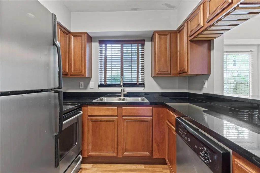 6940 Roswell Road Unit 9f, Sandy Springs, Georgia 30328, 2 Bedrooms Bedrooms, ,1 BathroomBathrooms,Residential,Sold,6940 Roswell Road Unit 9f,7229924