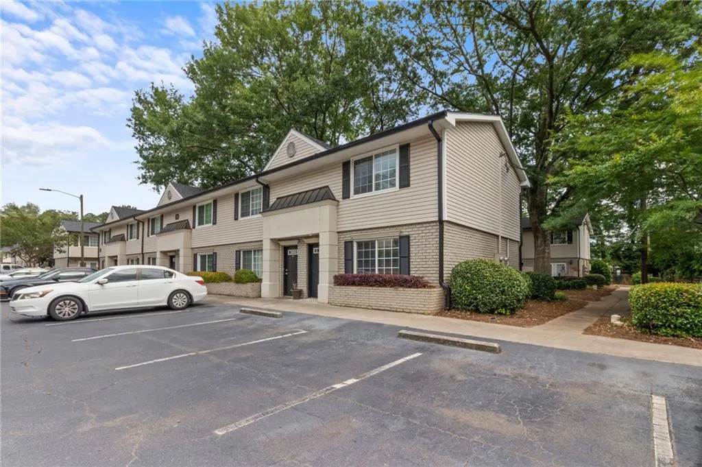 6940 Roswell Road Unit 9f, Sandy Springs, Georgia 30328, 2 Bedrooms Bedrooms, ,1 BathroomBathrooms,Residential,Sold,6940 Roswell Road Unit 9f,7229924