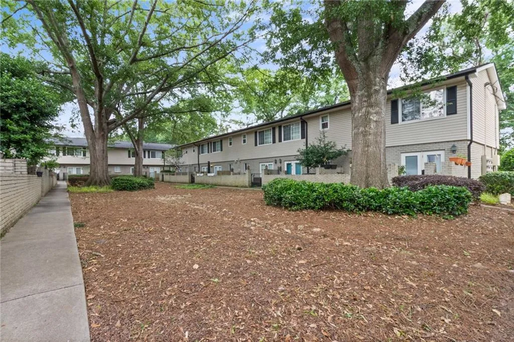 6940 Roswell Road Unit 9f, Sandy Springs, Georgia 30328, 2 Bedrooms Bedrooms, ,1 BathroomBathrooms,Residential,Sold,6940 Roswell Road Unit 9f,7229924