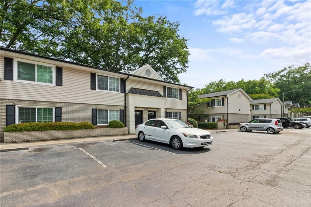 6940 Roswell Road Unit 9f, Sandy Springs, Georgia 30328, 2 Bedrooms Bedrooms, ,1 BathroomBathrooms,Residential,Sold,6940 Roswell Road Unit 9f,7229924