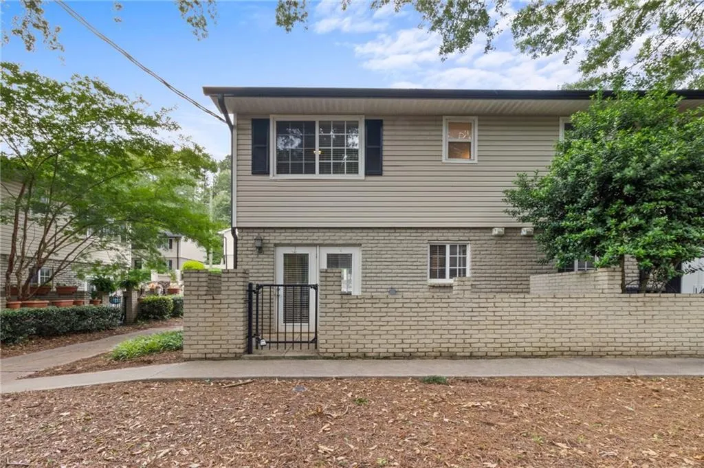 6940 Roswell Road Unit 9f, Sandy Springs, Georgia 30328, 2 Bedrooms Bedrooms, ,1 BathroomBathrooms,Residential,Sold,6940 Roswell Road Unit 9f,7229924