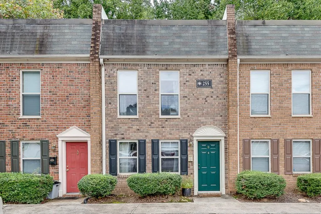 255 Winding River Drive Unit B, Sandy Springs, Georgia 30350, 2 Bedrooms Bedrooms, ,1 BathroomBathrooms,Residential,Sold,255 Winding River Drive Unit B,7105669