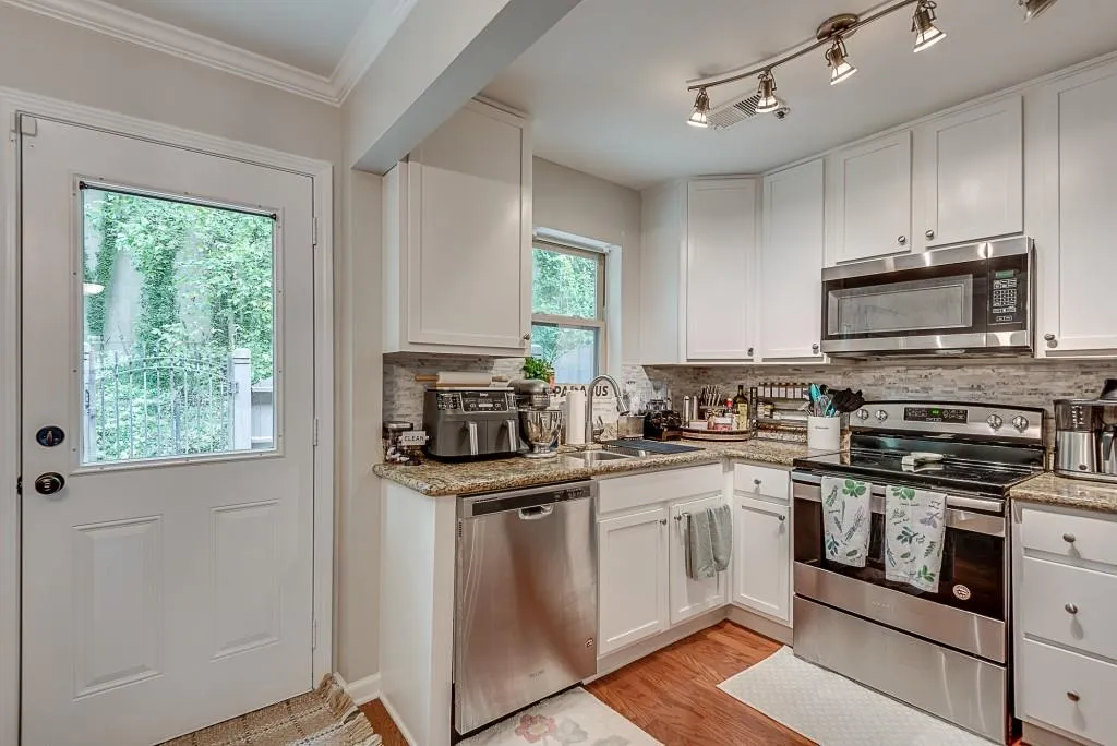 255 Winding River Drive Unit B, Sandy Springs, Georgia 30350, 2 Bedrooms Bedrooms, ,1 BathroomBathrooms,Residential,Sold,255 Winding River Drive Unit B,7105669