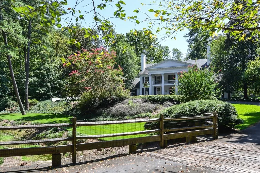 4122 Paces Ferry Road Nw, Atlanta, Georgia 30327, 4 Bedrooms Bedrooms, ,5 BathroomsBathrooms,Residential,Sold,4122 Paces Ferry Road Nw,5603380