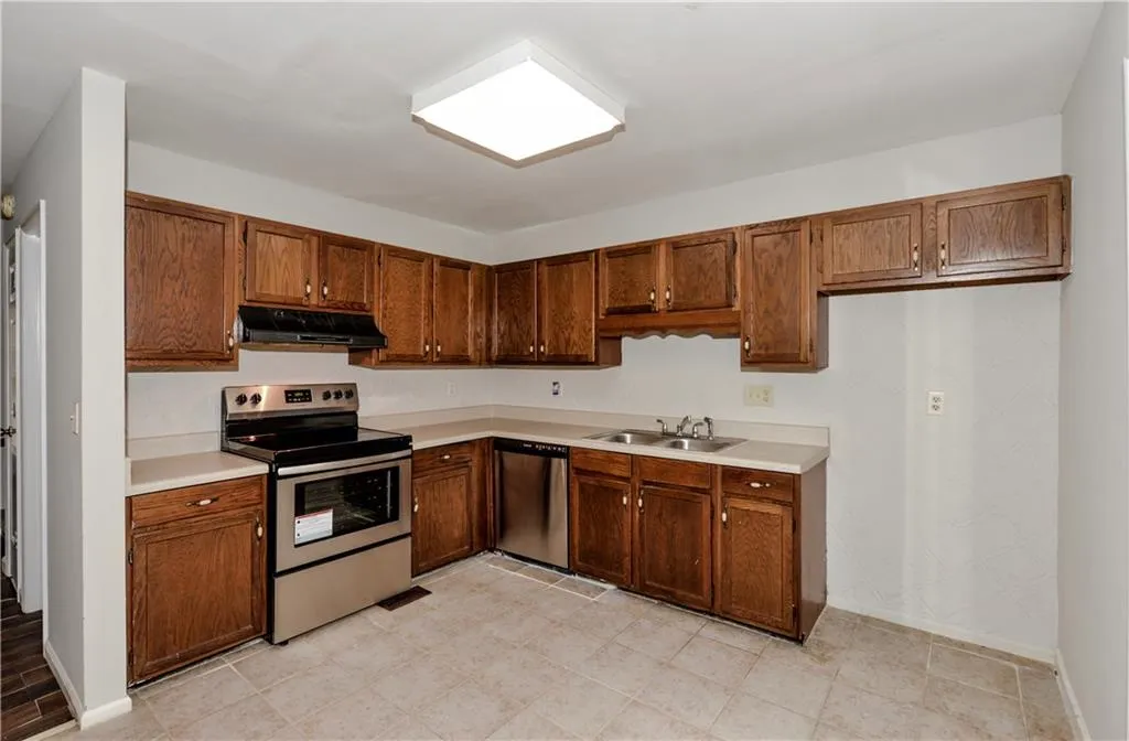 9013 Carroll Manor Drive, Sandy Springs, Georgia 30350, 2 Bedrooms Bedrooms, ,2 BathroomsBathrooms,Residential,Sold,9013 Carroll Manor Drive,5949710