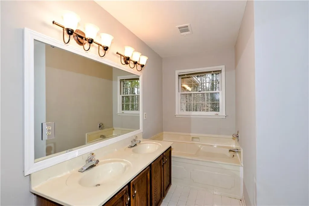 9013 Carroll Manor Drive, Sandy Springs, Georgia 30350, 2 Bedrooms Bedrooms, ,2 BathroomsBathrooms,Residential,Sold,9013 Carroll Manor Drive,5949710