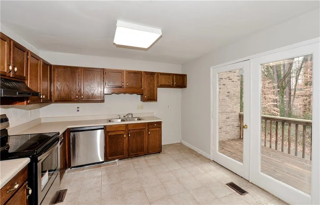 9013 Carroll Manor Drive, Sandy Springs, Georgia 30350, 2 Bedrooms Bedrooms, ,2 BathroomsBathrooms,Residential,Sold,9013 Carroll Manor Drive,5949710