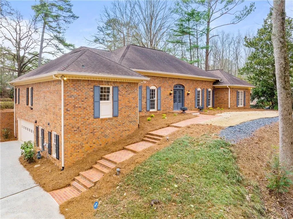 460 Huntcliff Green, Sandy Springs, Georgia 30350, 4 Bedrooms Bedrooms, ,3 BathroomsBathrooms,Residential,Sold,460 Huntcliff Green,7161938