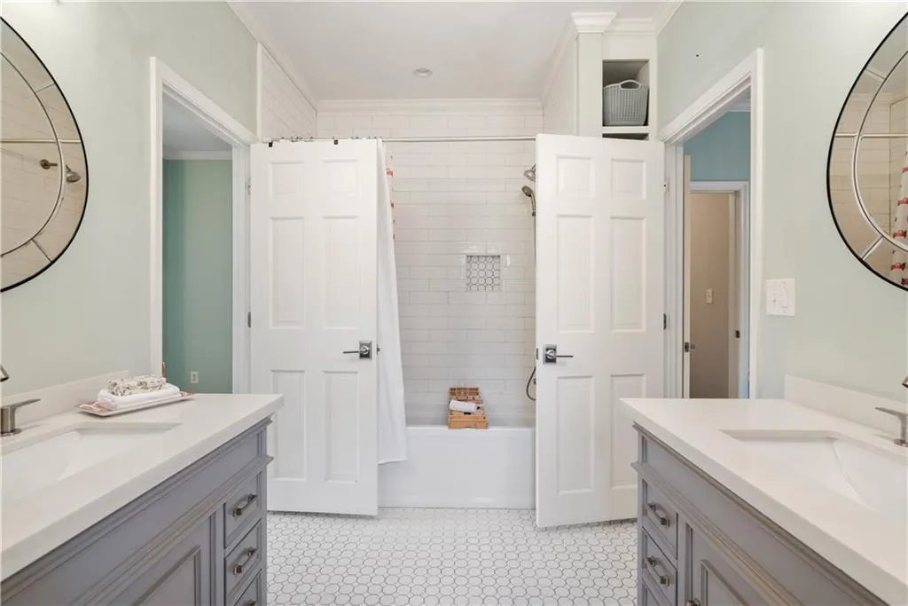 460 Huntcliff Green, Sandy Springs, Georgia 30350, 4 Bedrooms Bedrooms, ,3 BathroomsBathrooms,Residential,Sold,460 Huntcliff Green,7161938