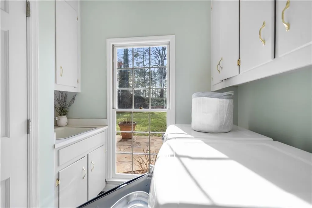 460 Huntcliff Green, Sandy Springs, Georgia 30350, 4 Bedrooms Bedrooms, ,3 BathroomsBathrooms,Residential,Sold,460 Huntcliff Green,7161938