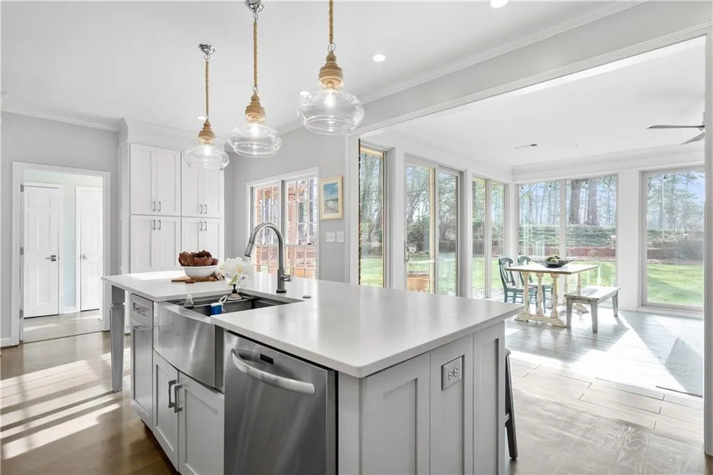 460 Huntcliff Green, Sandy Springs, Georgia 30350, 4 Bedrooms Bedrooms, ,3 BathroomsBathrooms,Residential,Sold,460 Huntcliff Green,7161938