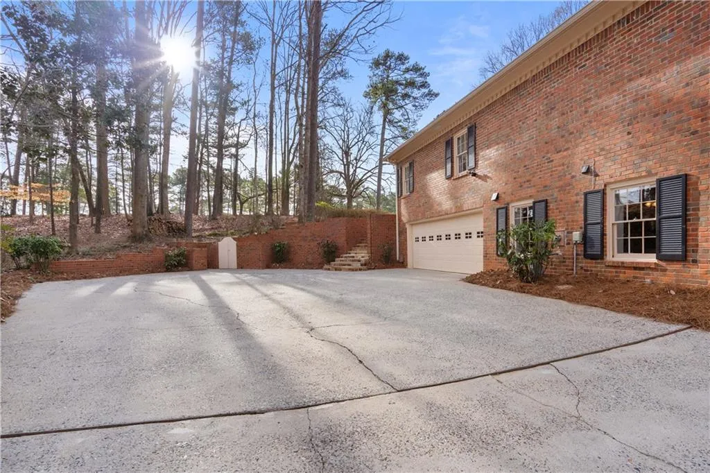 460 Huntcliff Green, Sandy Springs, Georgia 30350, 4 Bedrooms Bedrooms, ,3 BathroomsBathrooms,Residential,Sold,460 Huntcliff Green,7161938