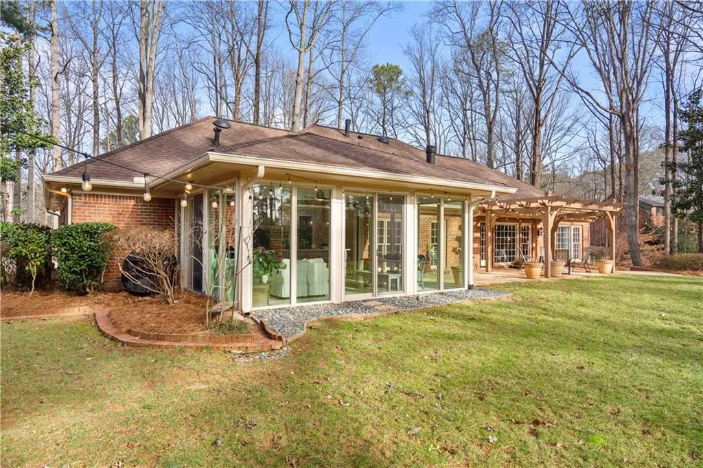 460 Huntcliff Green, Sandy Springs, Georgia 30350, 4 Bedrooms Bedrooms, ,3 BathroomsBathrooms,Residential,Sold,460 Huntcliff Green,7161938