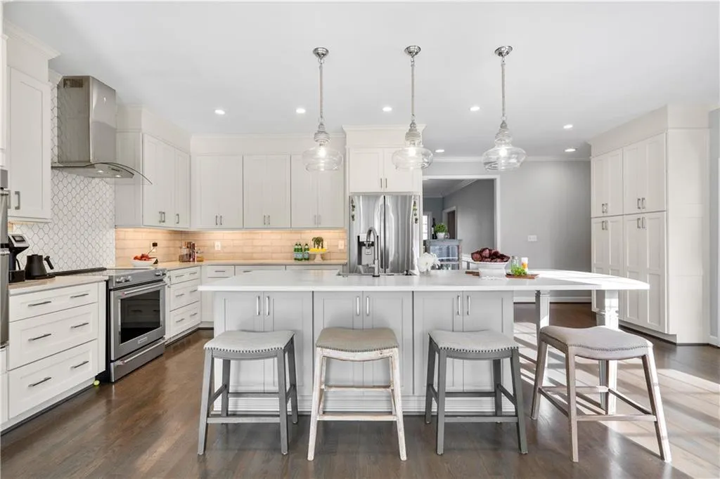 460 Huntcliff Green, Sandy Springs, Georgia 30350, 4 Bedrooms Bedrooms, ,3 BathroomsBathrooms,Residential,Sold,460 Huntcliff Green,7161938