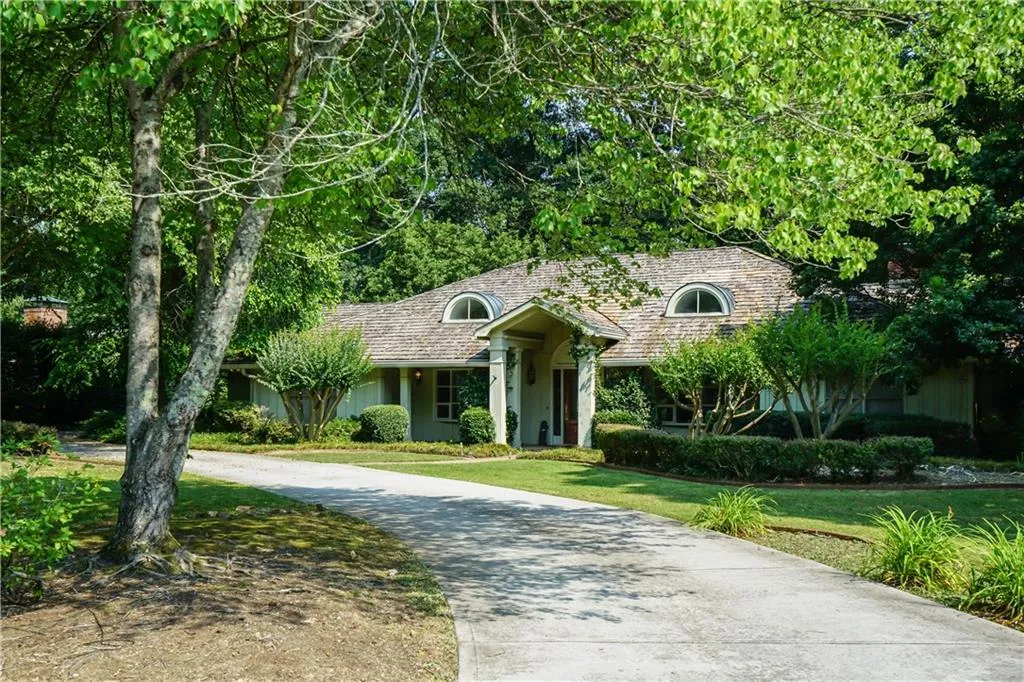 415 River Glen Trace, Sandy Springs, Georgia 30328, 5 Bedrooms Bedrooms, ,4 BathroomsBathrooms,Residential,Sold,415 River Glen Trace,5802849