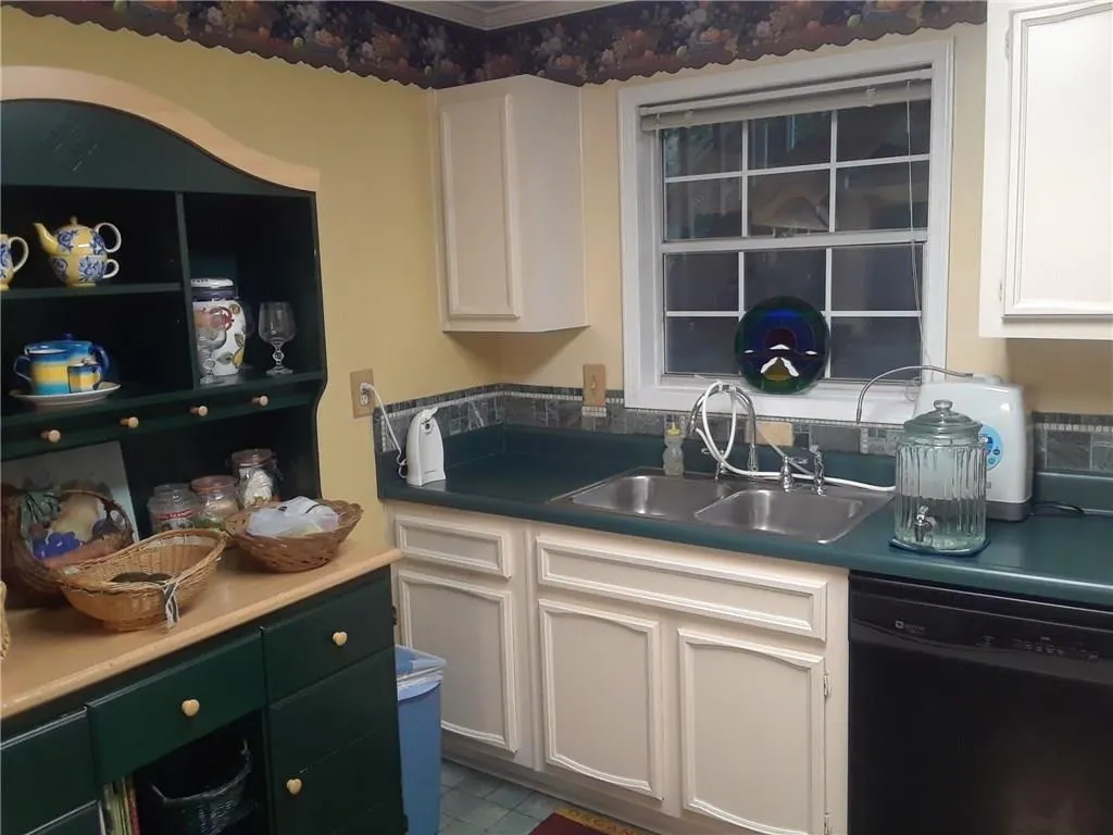 802 Vicksburg Place, Sandy Springs, Georgia 30350, 3 Bedrooms Bedrooms, ,2 BathroomsBathrooms,Residential,Sold,802 Vicksburg Place,5930530