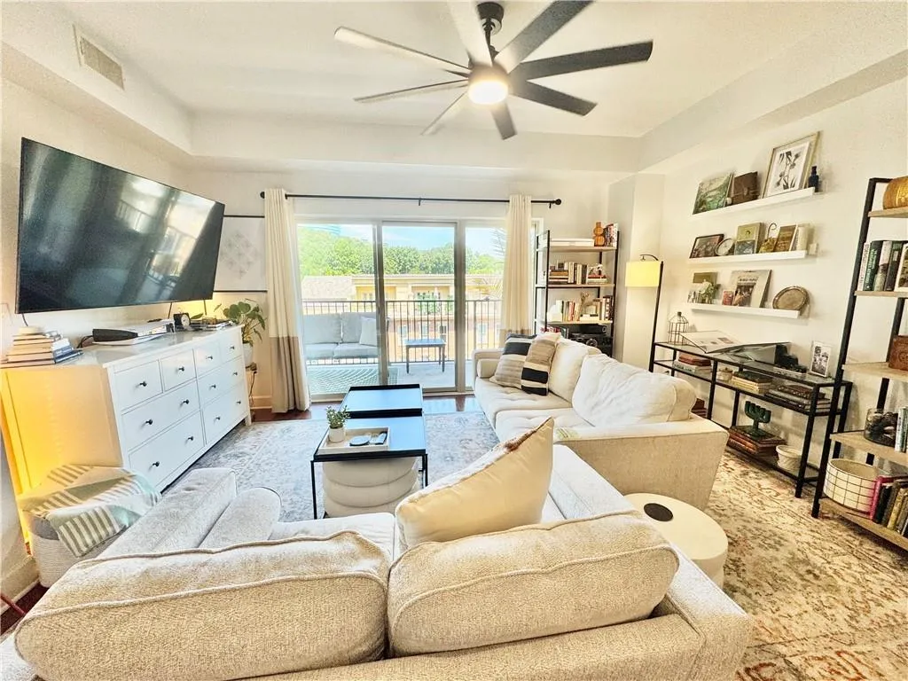 Living area with ceiling fan