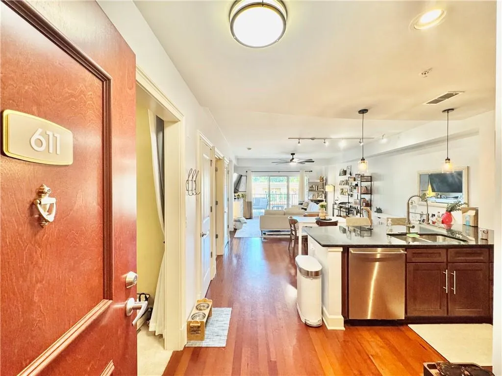 200 River Vista Drive Unit 611, Atlanta, Georgia 30339, 1 Bedroom Bedrooms, ,1 BathroomBathrooms,Residential,For Sale,200 River Vista Drive Unit 611,7640866