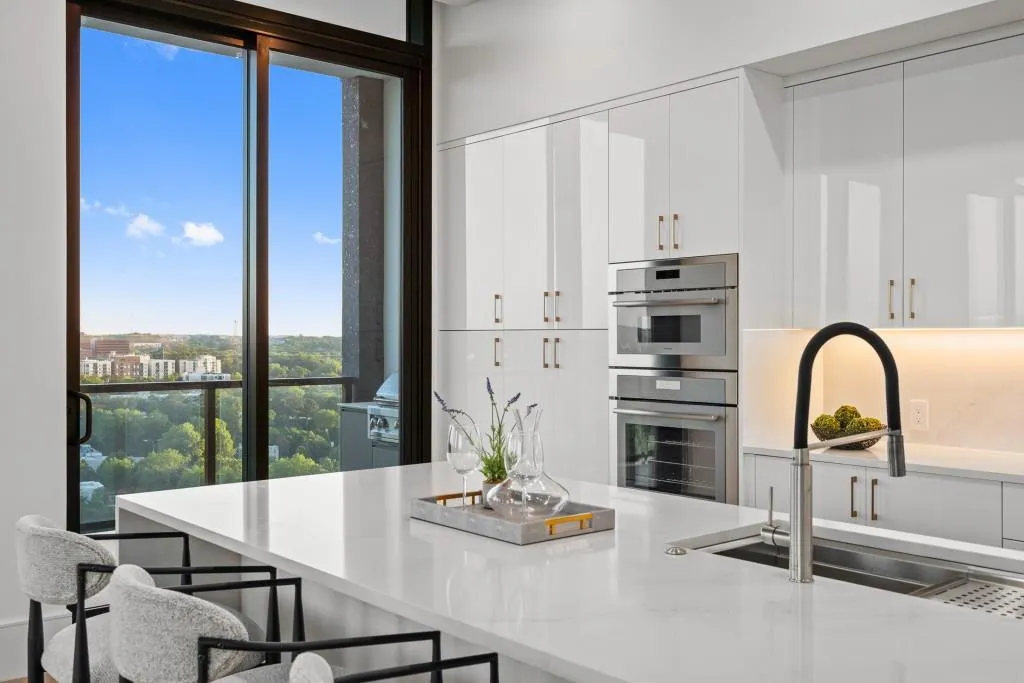 2425 Peachtree Road Ne Unit 1705, Atlanta, Georgia 30305, 3 Bedrooms Bedrooms, 0 ,3 BathroomsBathrooms,Residential,For Sale,2425 Peachtree Road Ne Unit 1705,7763500