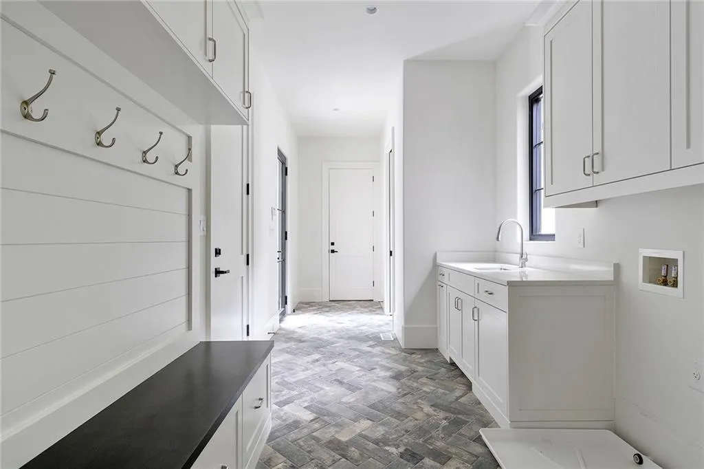 5110 Marbury, Sandy Springs, Georgia 30327, 6 Bedrooms Bedrooms, ,6 BathroomsBathrooms,Residential,Sold,5110 Marbury,6856782