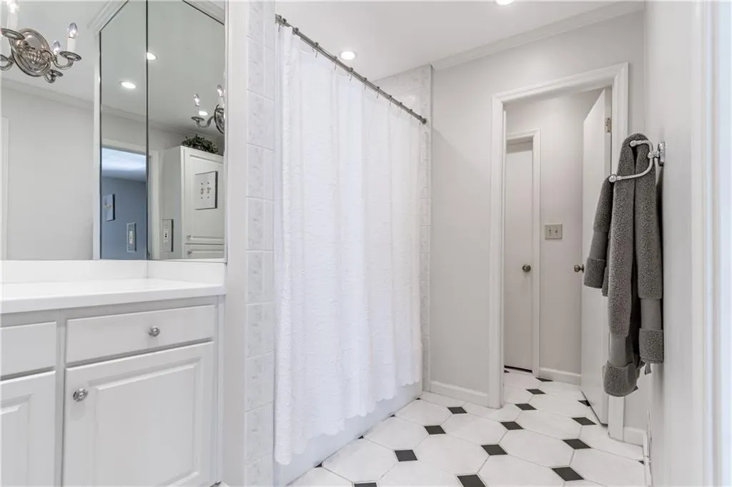 5220 Chemin De Vie, Sandy Springs, Georgia 30342, 3 Bedrooms Bedrooms, ,2 BathroomsBathrooms,Residential,Sold,5220 Chemin De Vie,6737527