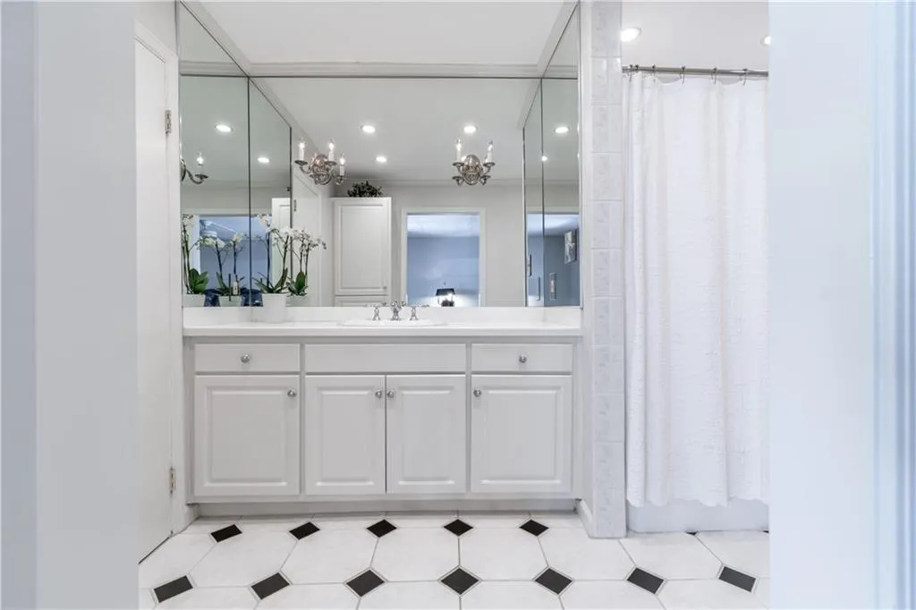 5220 Chemin De Vie, Sandy Springs, Georgia 30342, 3 Bedrooms Bedrooms, ,2 BathroomsBathrooms,Residential,Sold,5220 Chemin De Vie,6737527