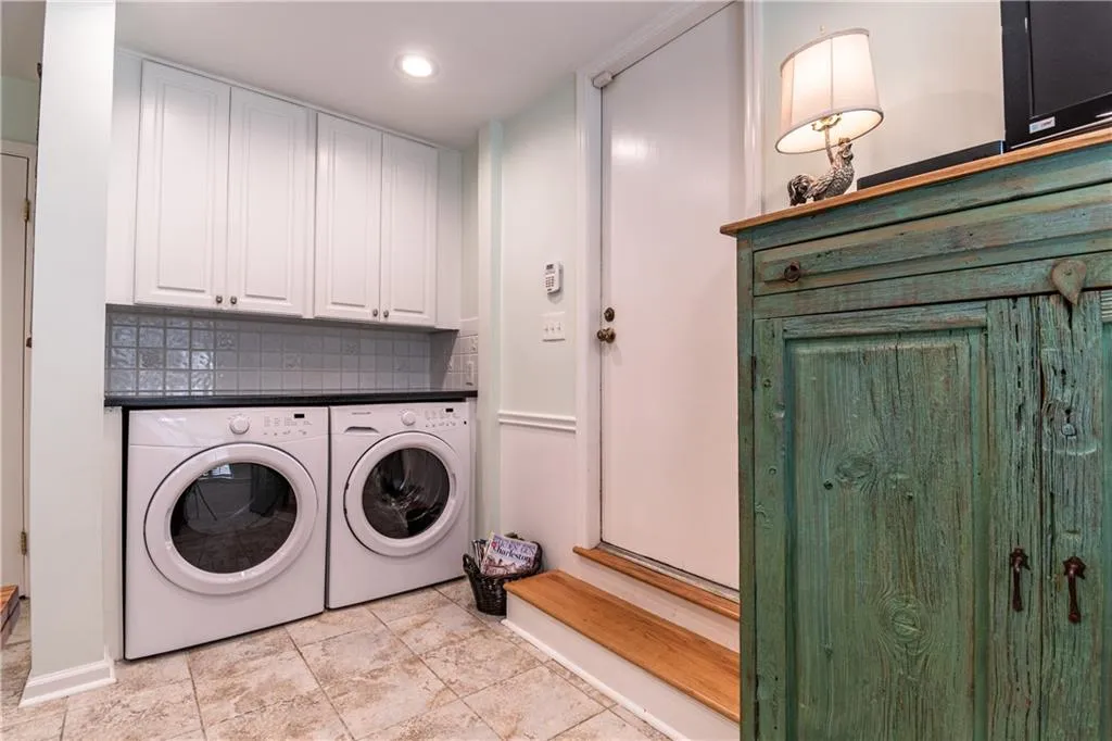 5220 Chemin De Vie, Sandy Springs, Georgia 30342, 3 Bedrooms Bedrooms, ,2 BathroomsBathrooms,Residential,Sold,5220 Chemin De Vie,6737527