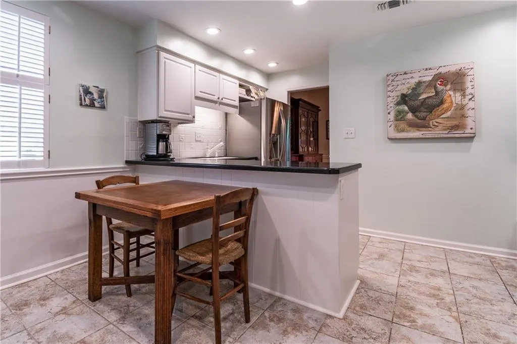 5220 Chemin De Vie, Sandy Springs, Georgia 30342, 3 Bedrooms Bedrooms, ,2 BathroomsBathrooms,Residential,Sold,5220 Chemin De Vie,6737527