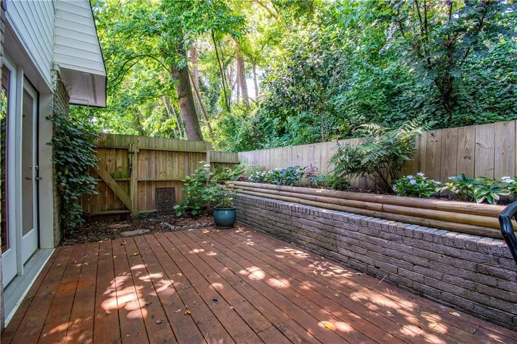 5220 Chemin De Vie, Sandy Springs, Georgia 30342, 3 Bedrooms Bedrooms, ,2 BathroomsBathrooms,Residential,Sold,5220 Chemin De Vie,6737527