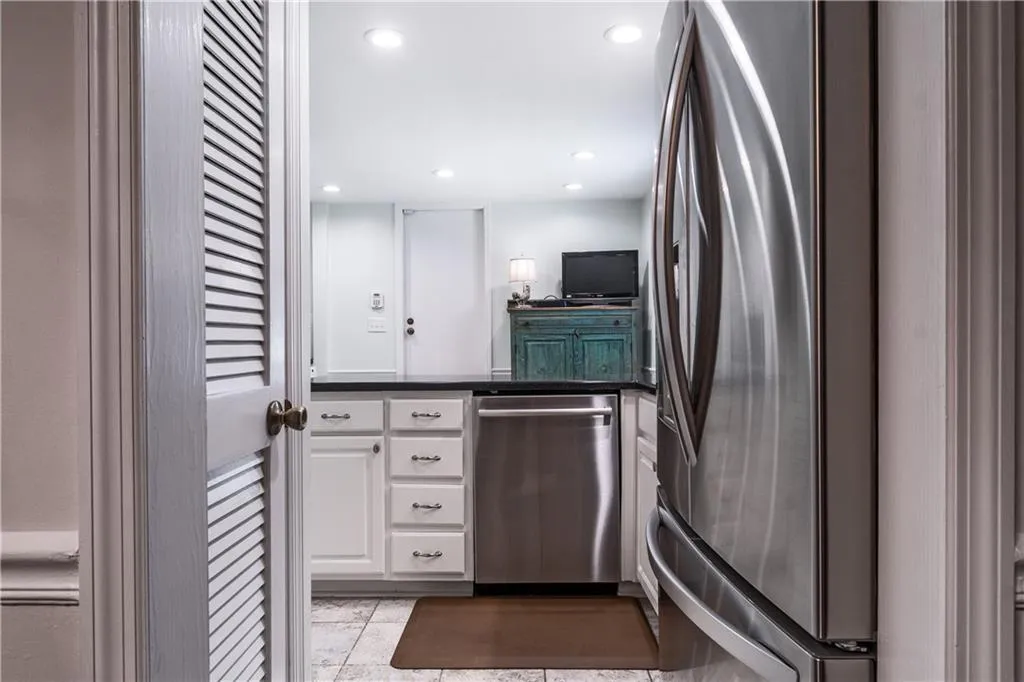 5220 Chemin De Vie, Sandy Springs, Georgia 30342, 3 Bedrooms Bedrooms, ,2 BathroomsBathrooms,Residential,Sold,5220 Chemin De Vie,6737527