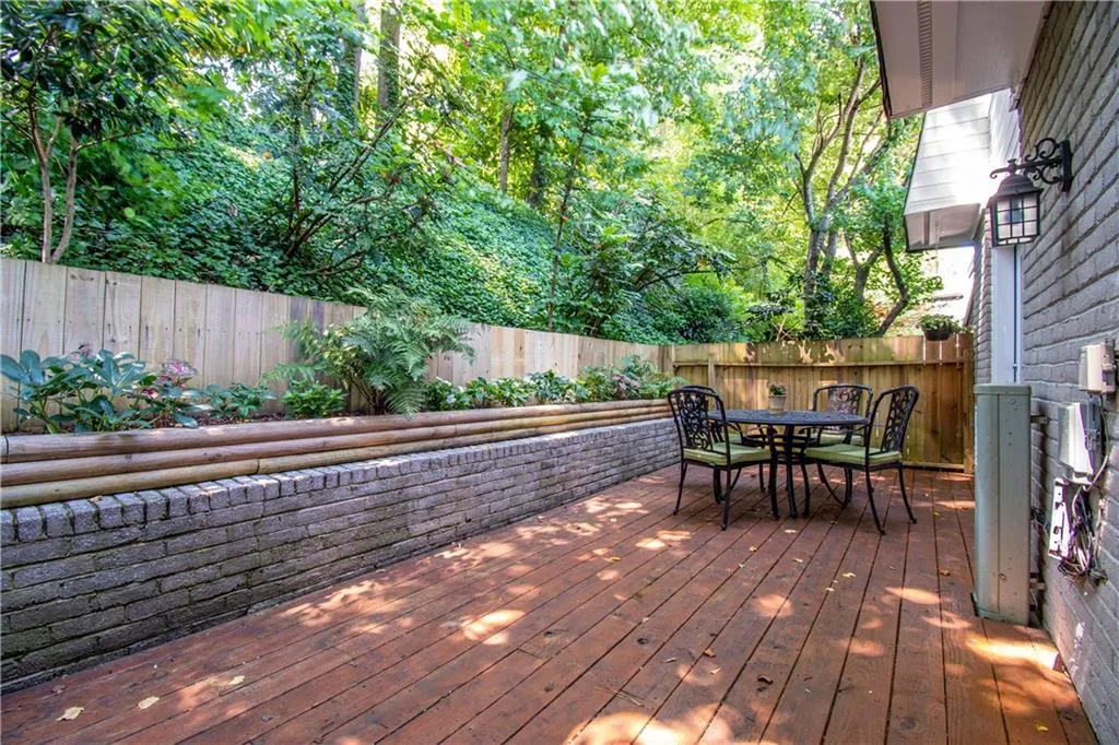 5220 Chemin De Vie, Sandy Springs, Georgia 30342, 3 Bedrooms Bedrooms, ,2 BathroomsBathrooms,Residential,Sold,5220 Chemin De Vie,6737527