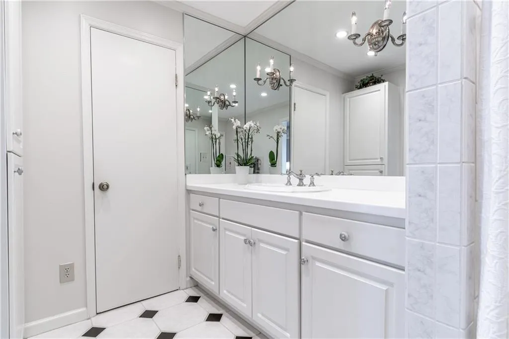 5220 Chemin De Vie, Sandy Springs, Georgia 30342, 3 Bedrooms Bedrooms, ,2 BathroomsBathrooms,Residential,Sold,5220 Chemin De Vie,6737527