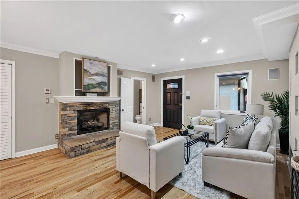 101 Alden Avenue Nw Unit F, Atlanta, Georgia 30309, 2 Bedrooms Bedrooms, 0 ,2 BathroomsBathrooms,Residential,Sold,101 Alden Avenue Nw Unit F,7741380