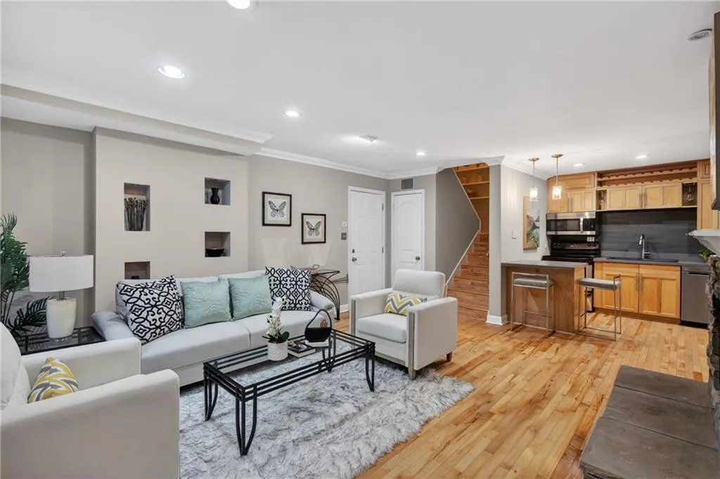 101 Alden Avenue Nw Unit F, Atlanta, Georgia 30309, 2 Bedrooms Bedrooms, 0 ,2 BathroomsBathrooms,Residential,Sold,101 Alden Avenue Nw Unit F,7741380