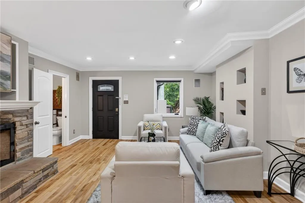 101 Alden Avenue Nw Unit F, Atlanta, Georgia 30309, 2 Bedrooms Bedrooms, 0 ,2 BathroomsBathrooms,Residential,Sold,101 Alden Avenue Nw Unit F,7741380