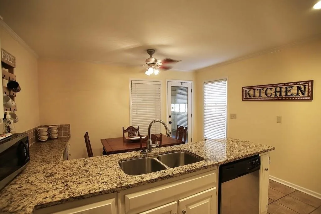 8950 Carroll Manor Drive, Dunwoody, Georgia 30350, 3 Bedrooms Bedrooms, ,2 BathroomsBathrooms,Residential,Sold,8950 Carroll Manor Drive,6120175
