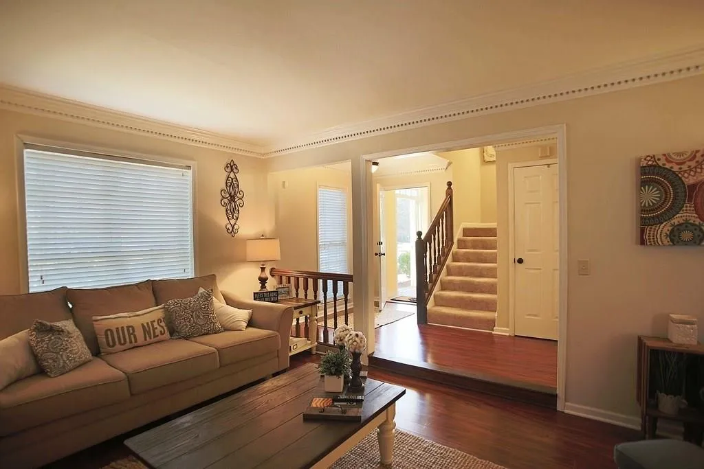 8950 Carroll Manor Drive, Dunwoody, Georgia 30350, 3 Bedrooms Bedrooms, ,2 BathroomsBathrooms,Residential,Sold,8950 Carroll Manor Drive,6120175