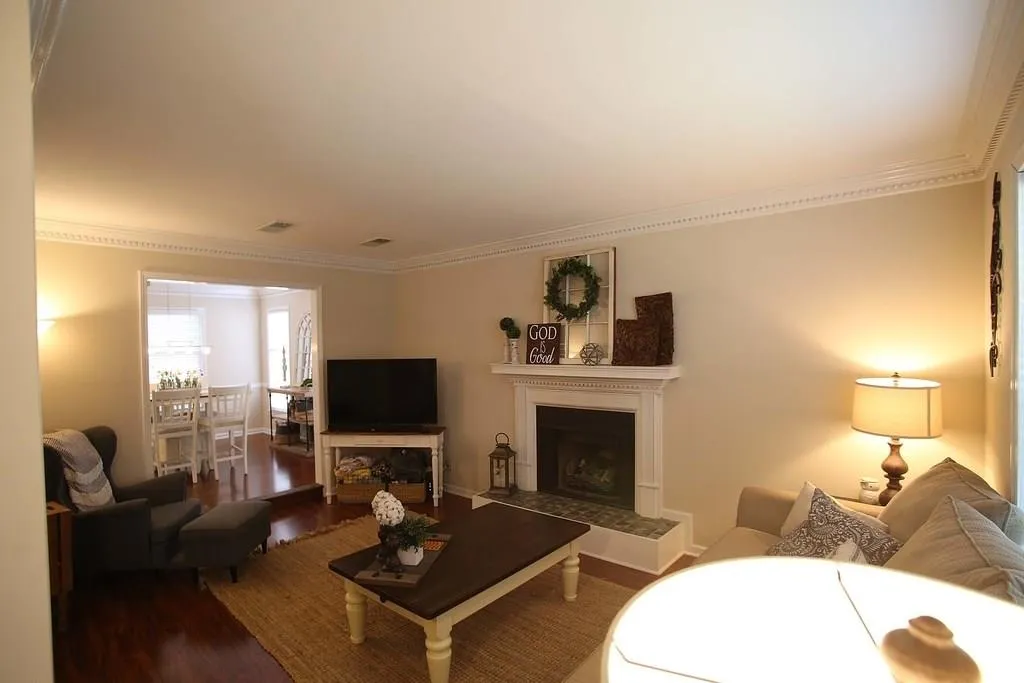 8950 Carroll Manor Drive, Dunwoody, Georgia 30350, 3 Bedrooms Bedrooms, ,2 BathroomsBathrooms,Residential,Sold,8950 Carroll Manor Drive,6120175