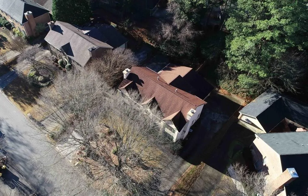 8950 Carroll Manor Drive, Dunwoody, Georgia 30350, 3 Bedrooms Bedrooms, ,2 BathroomsBathrooms,Residential,Sold,8950 Carroll Manor Drive,6120175