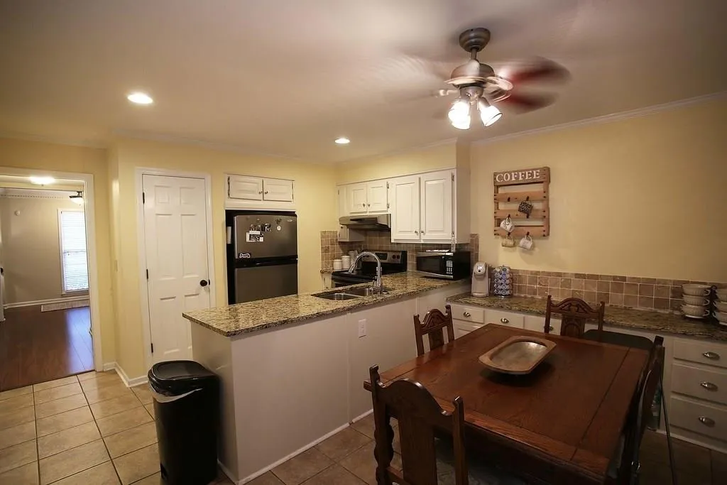 8950 Carroll Manor Drive, Dunwoody, Georgia 30350, 3 Bedrooms Bedrooms, ,2 BathroomsBathrooms,Residential,Sold,8950 Carroll Manor Drive,6120175